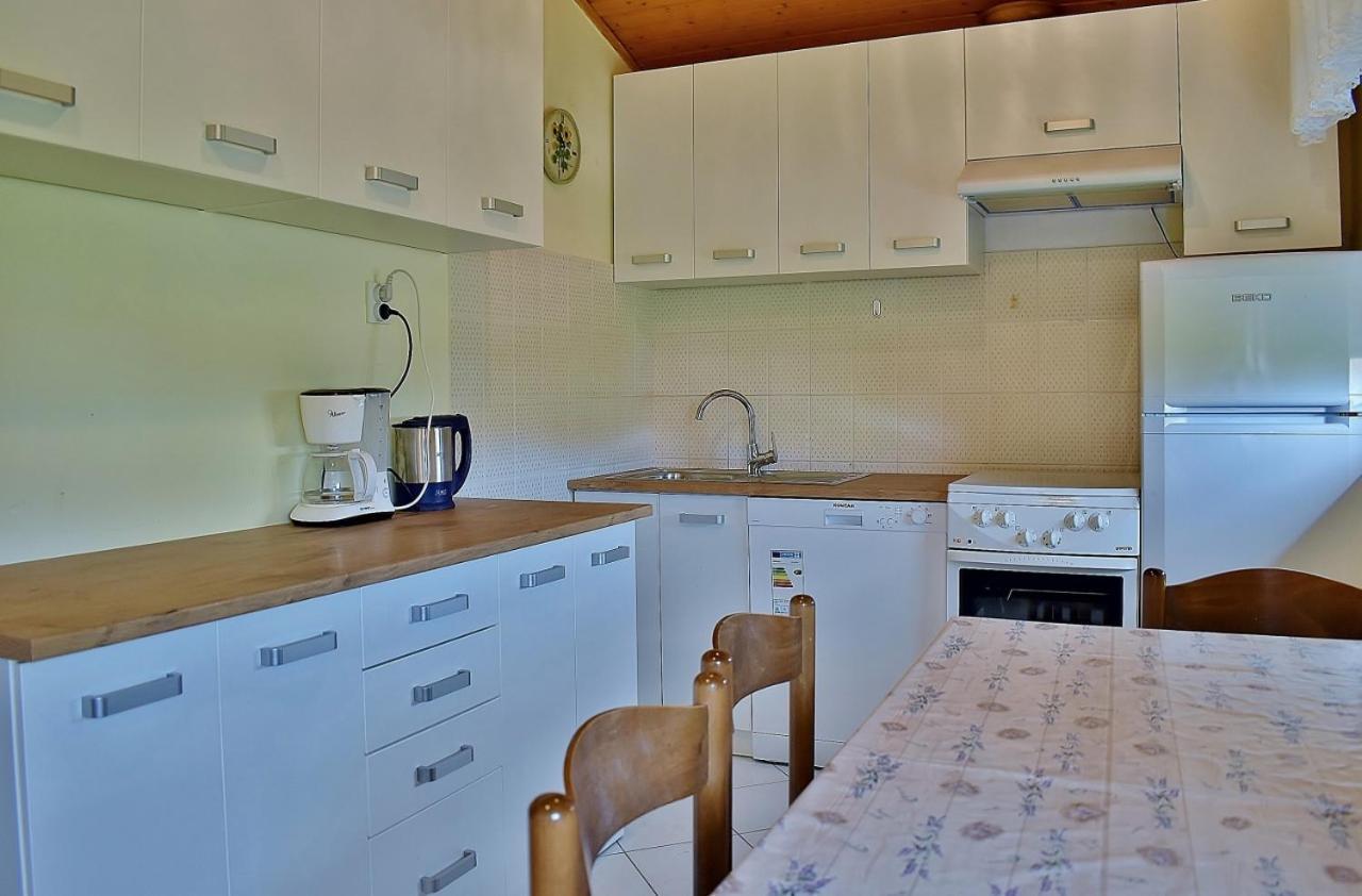 Apartmani Danijela Лопар Экстерьер фото